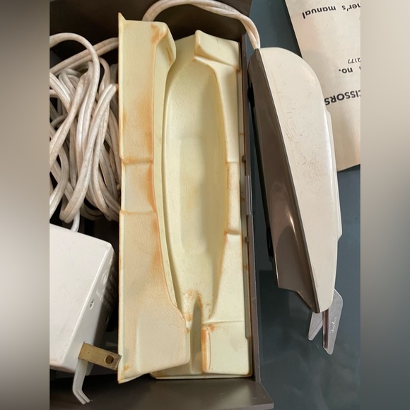 Vintage 1969 Electric Scissors in Box and works! With Instruction manual - Picture 3 of 11